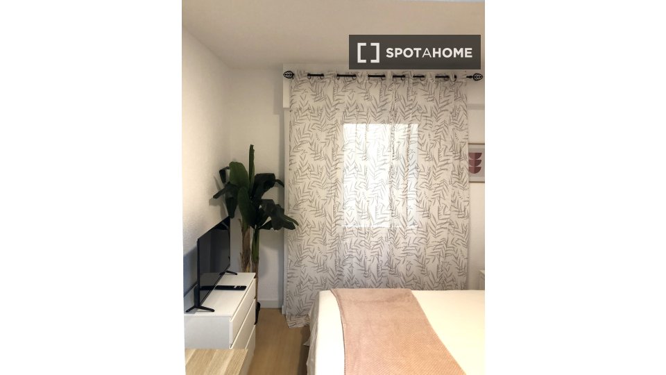 Double room Madrid, 4 beds, 100m² — photo 13