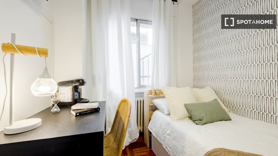 Double room Madrid, 6 beds, 117m² — photo 12