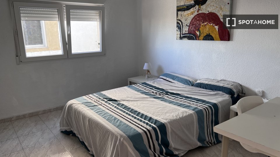 Double room Valencia, 3 beds, 85m² — photo 28