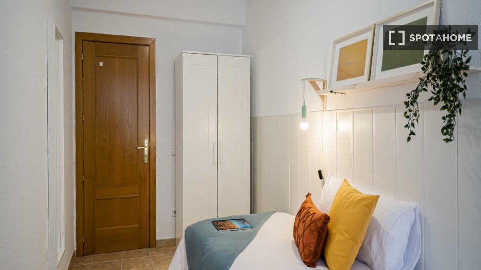 Double room Madrid, 25 beds — photo 49