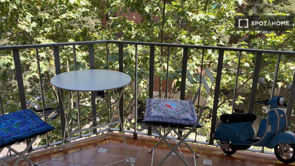 Double room Barcelona, 3 beds, 90m² — photo 10