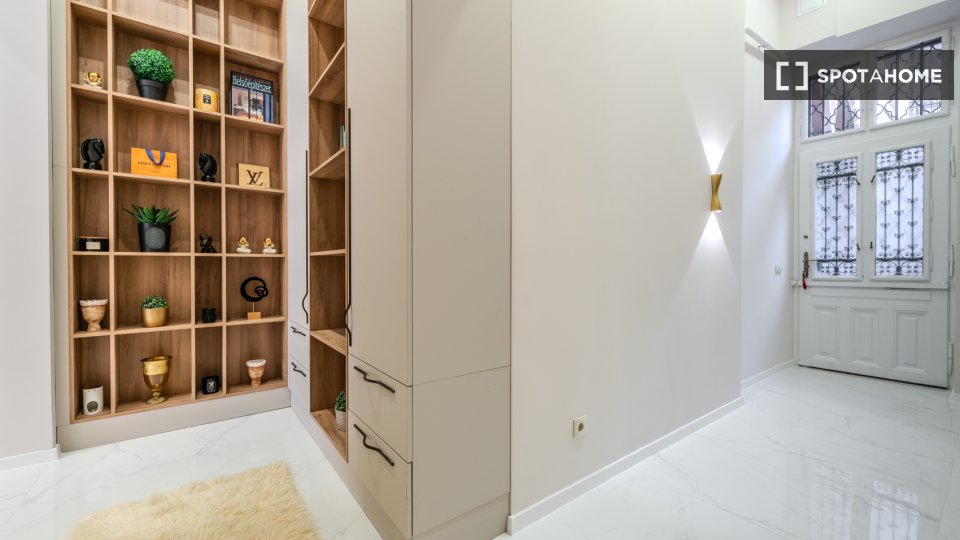Apartment Budapest, 2 beds, 90m² — photo 2