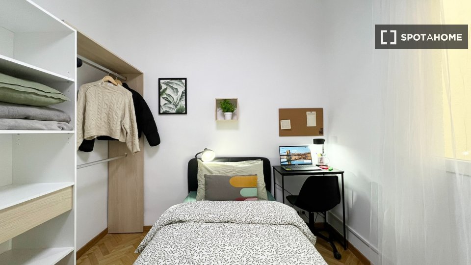 Double room Madrid, 7 beds — photo 9