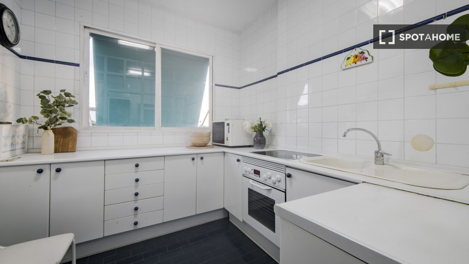 Double room Madrid, 8 beds, 150m² — photo 6