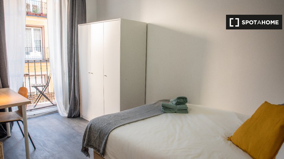 Double room Madrid, 8 beds, 120m² — photo 22