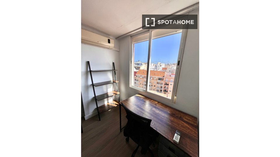 Double room Valencia, 2 beds, 85m² — photo 11
