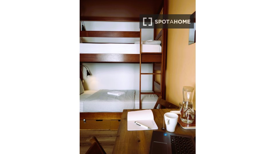 Double room Lisbon, 11 beds, 200m² — photo 40