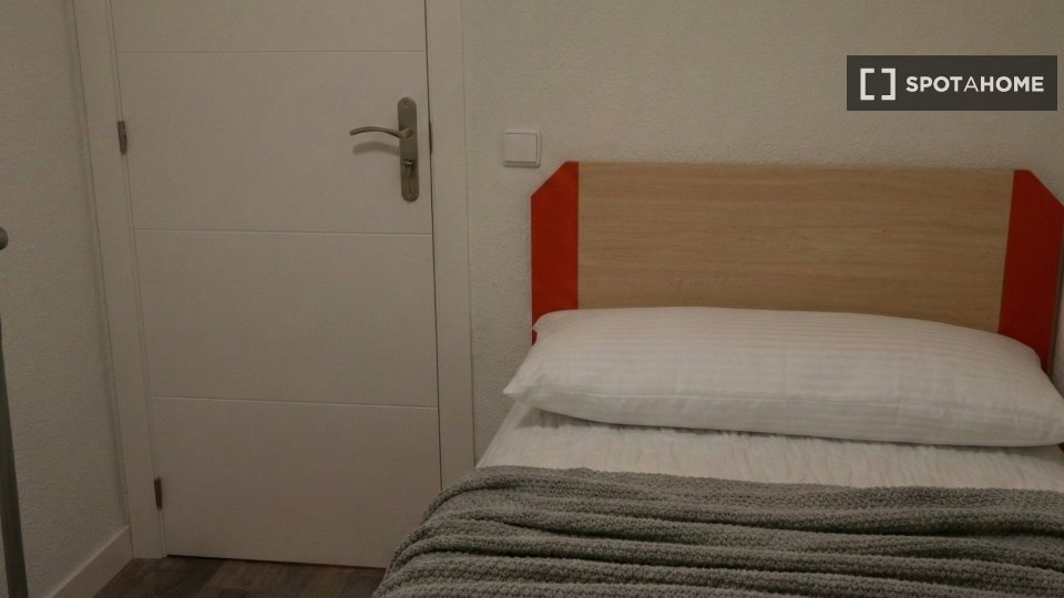 Se alquila habitación en piso compartido en Madrid