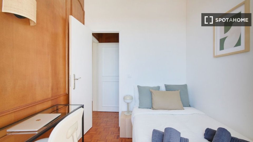 Double room Lisbon, 10 beds — photo 9