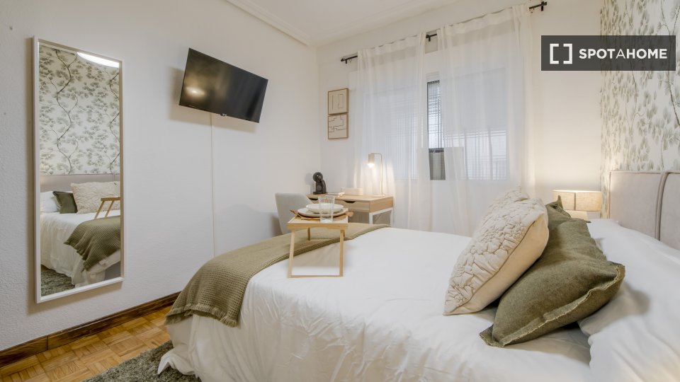 Double room Madrid, 6 beds, 100m² — photo 2