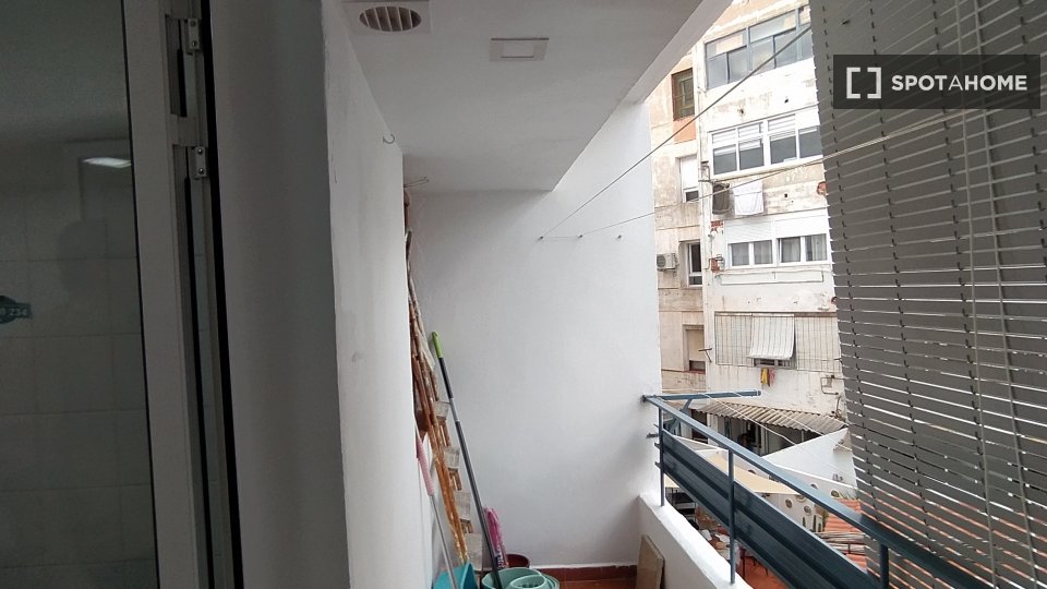 Apartment Valencia, 3 beds, 76m² — photo 24