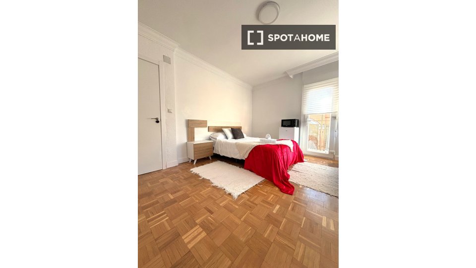 Double room Madrid, 7 beds, 160m² — photo 21