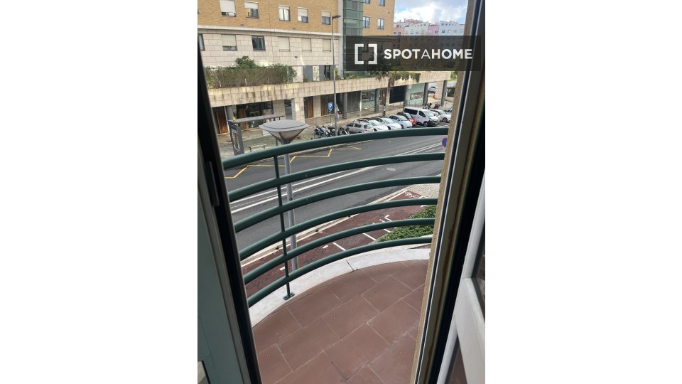 Double room Lisbon, 3 beds, 95m² — photo 16