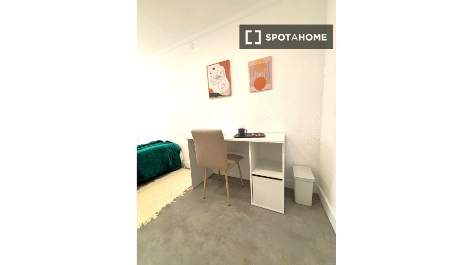 Double room Madrid, 8 beds, 160m² — photo 59
