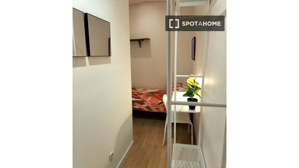Double room Madrid, 7 beds, 90m² — photo 3