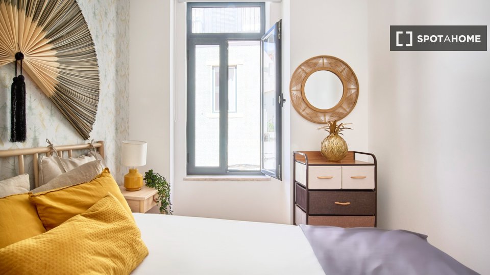 Apartment Lisbon, 2 beds, 45m² — photo 24