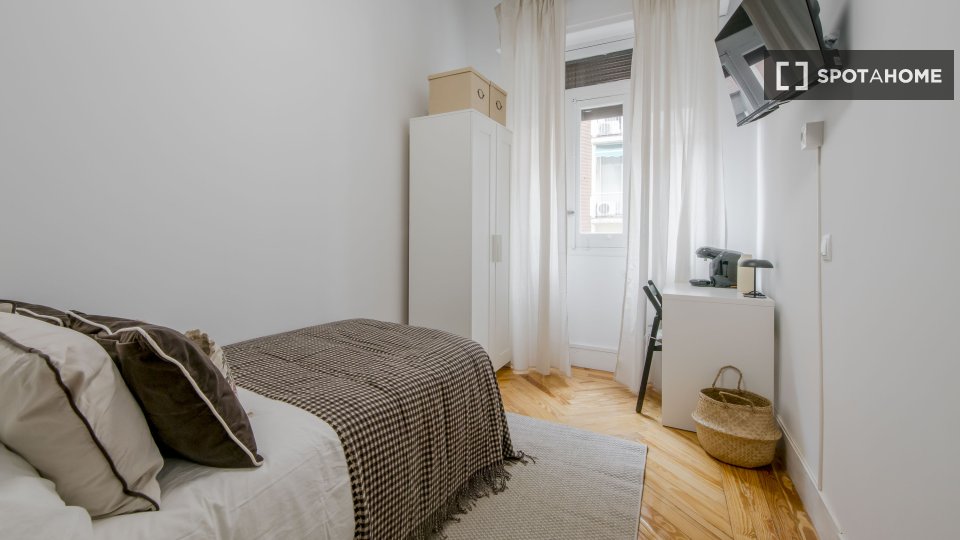 Double room Madrid, 10 beds — photo 19
