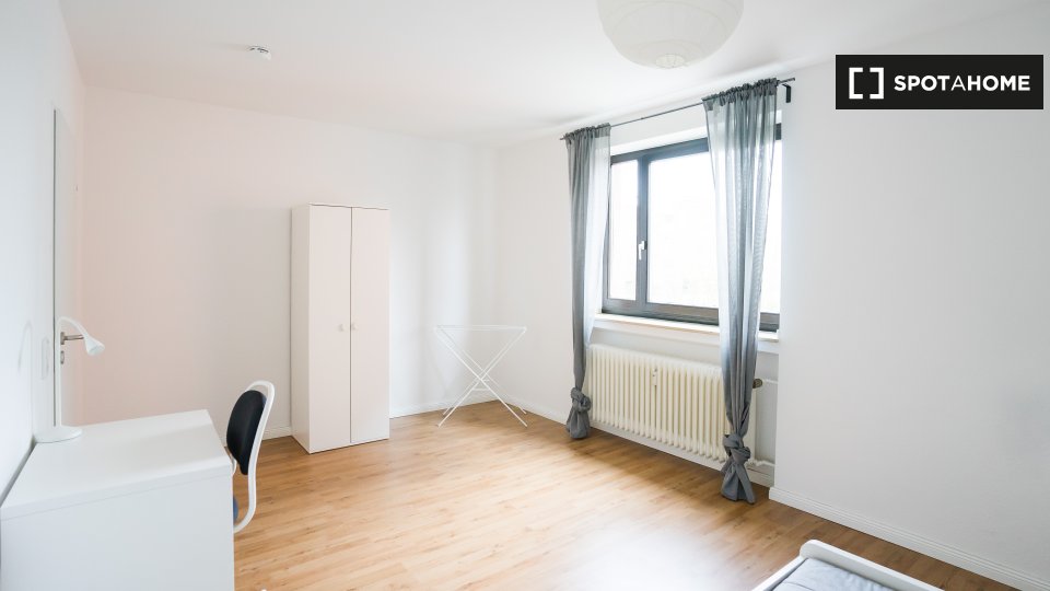 Double room Dusseldorf, 4 beds — photo 11