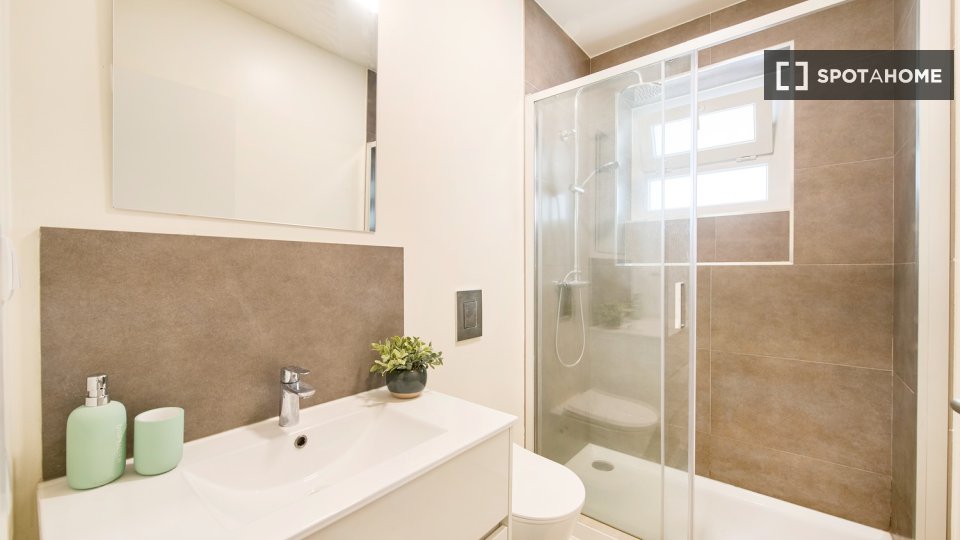 Double room Lisbon, 4 beds — photo 46