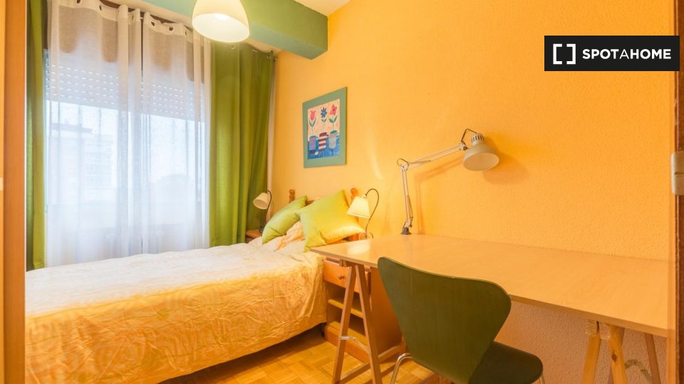 Double room Alcala_De_Henares, 6 beds, 150m² — photo 1