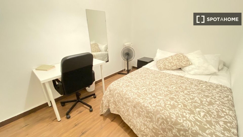 Double room Madrid, 8 beds — photo 16