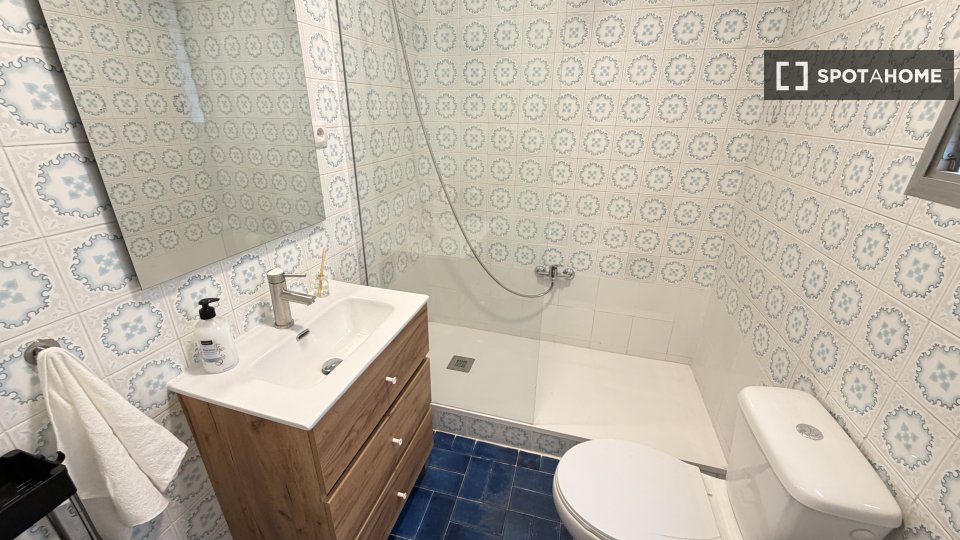 Double room Valencia, 4 beds, 75m² — photo 16
