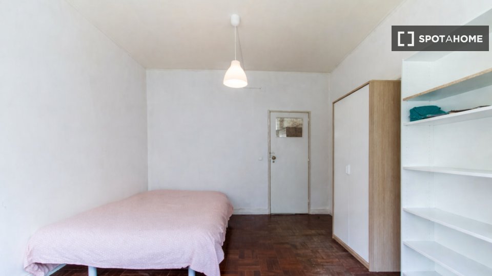 Double room Lisbon, 6 beds — photo 30