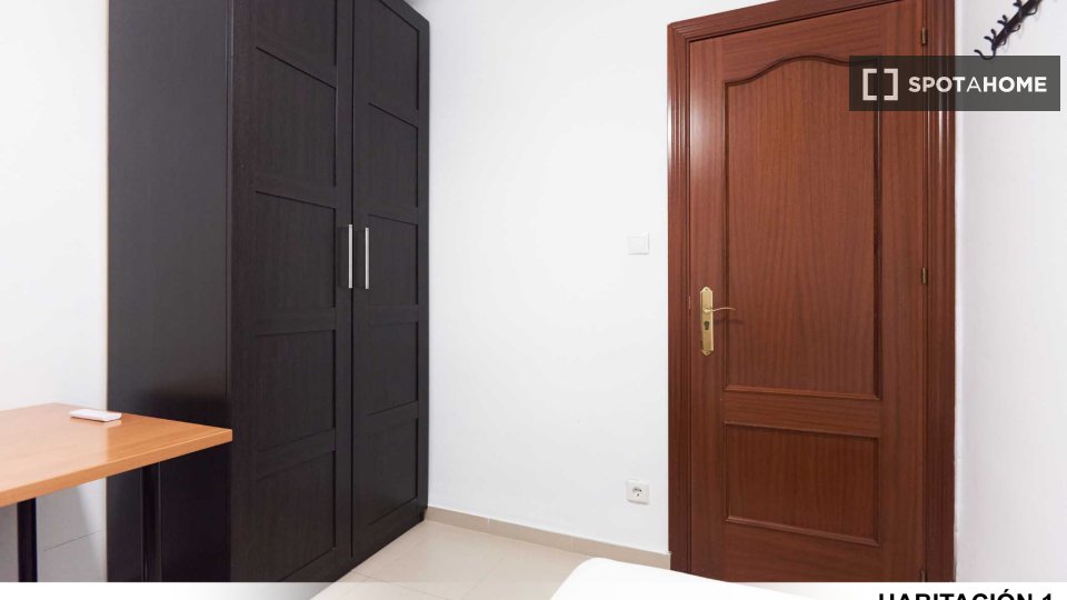 Double room Seville, 3 beds — photo 32