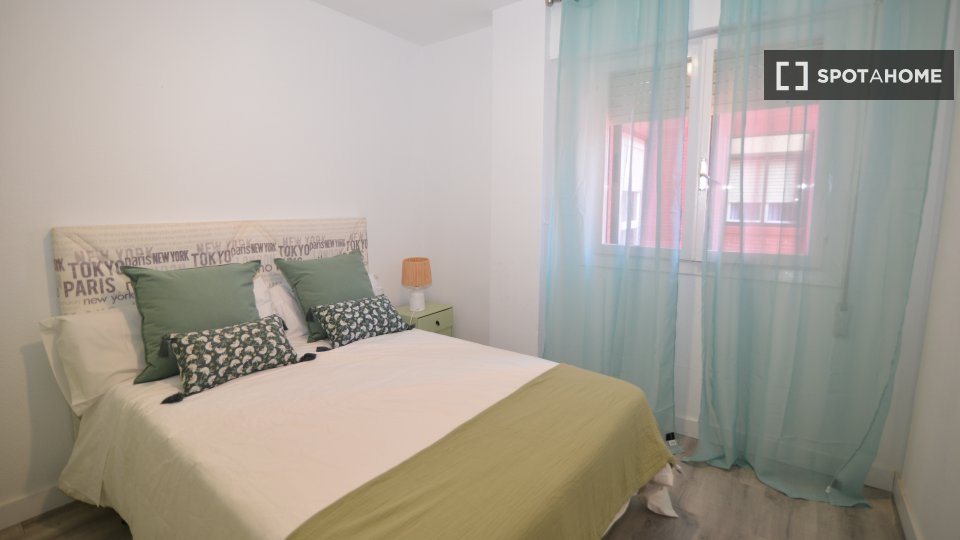 Double room Santander, 3 beds — photo 6