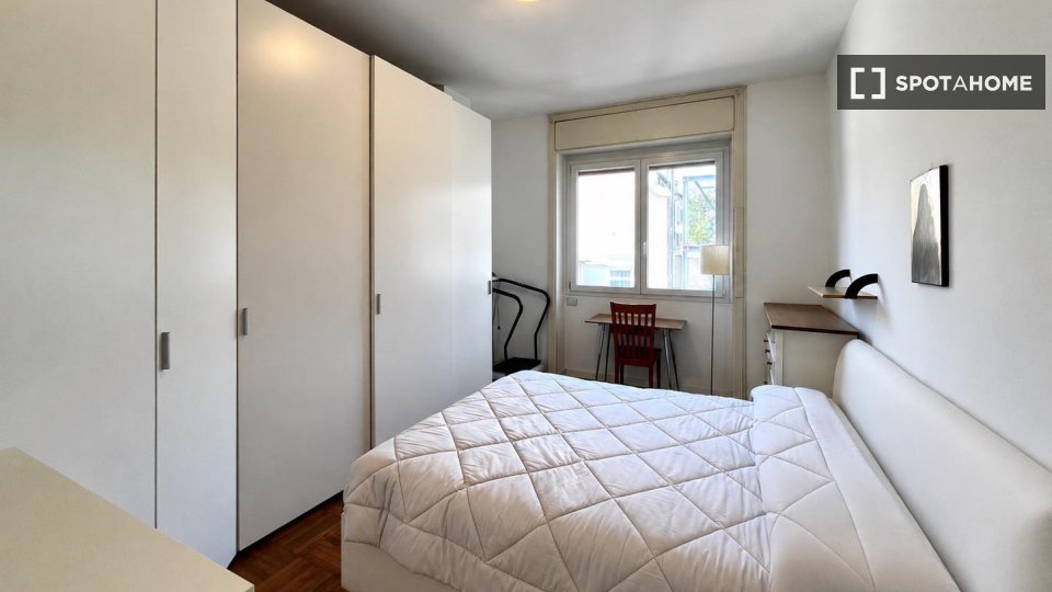 Appartamento con 1 camera da letto in affitto a Corsica, Milano. - a Milano