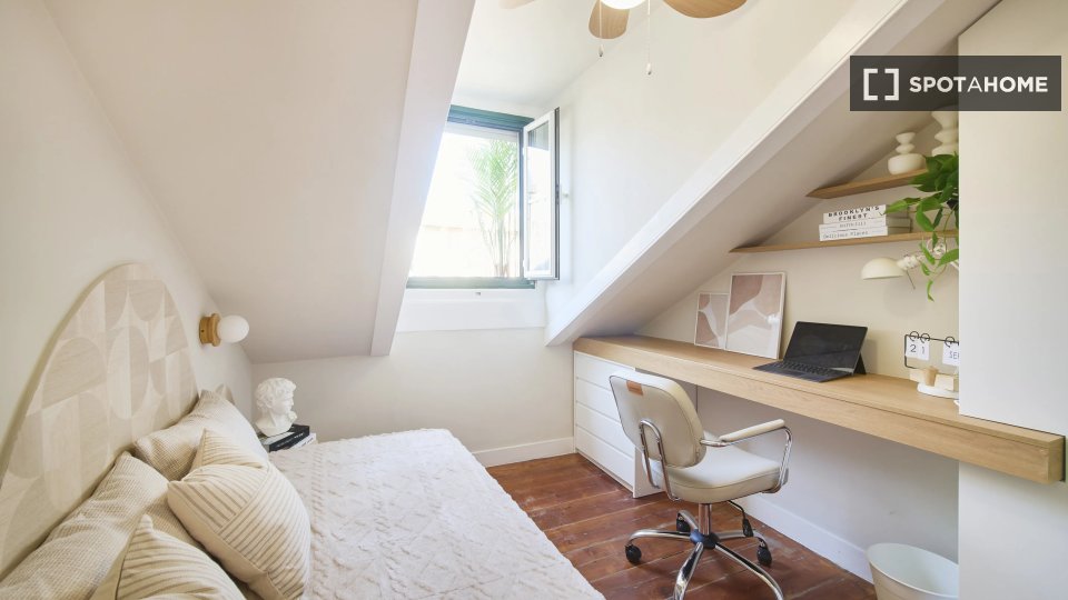 Double room Lisbon, 7 beds — photo 11