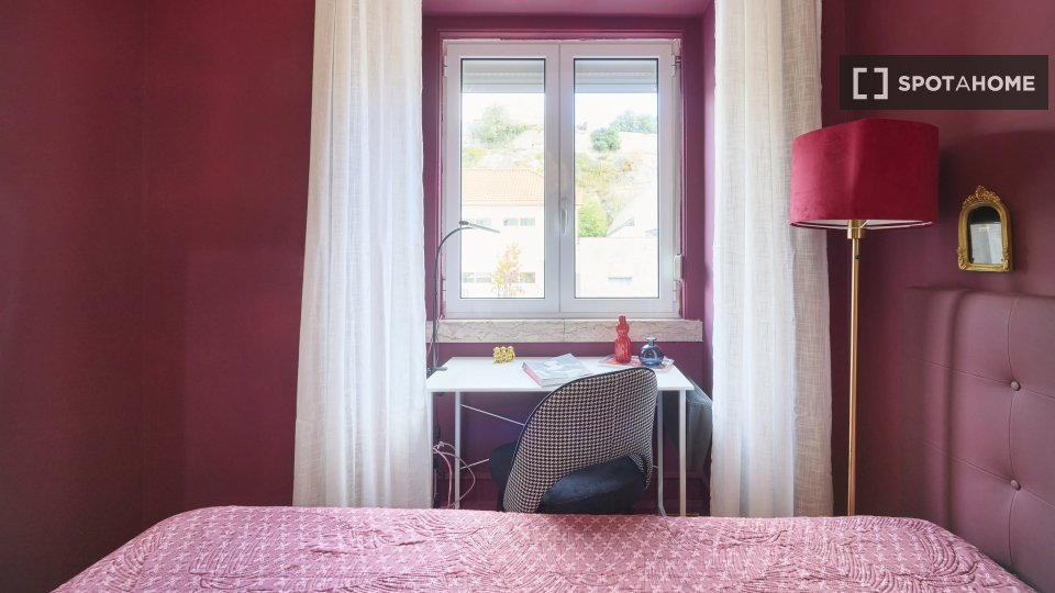 Double room Lisbon, 4 beds — photo 14