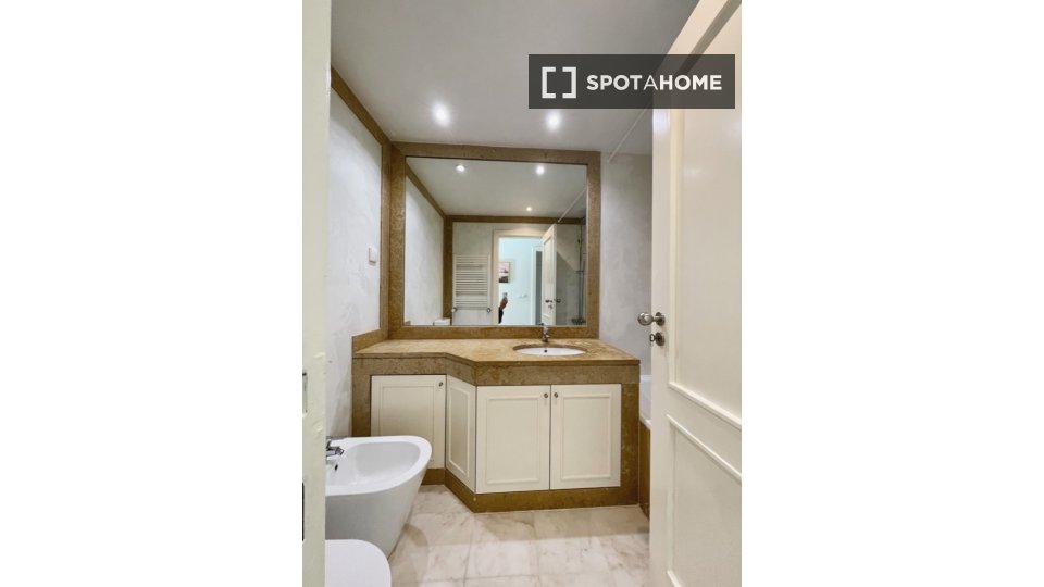 Apartment Lisbon, 2 beds, 90m² — photo 4