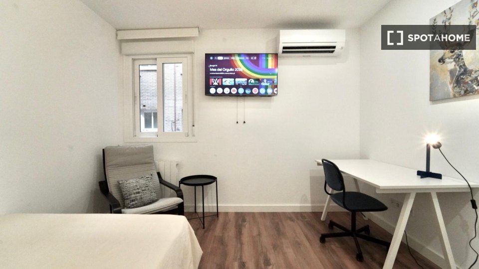 Double room Madrid, 6 beds — photo 14