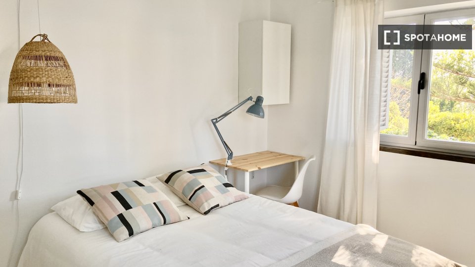 Double room Lisbon, 2 beds — photo 14