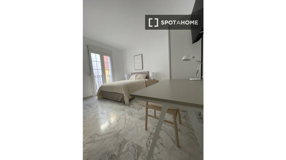 Double room Malaga, 9 beds, 370m² — photo 14