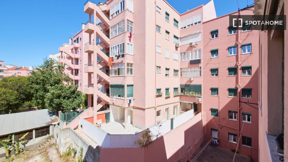 Double room Lisbon, 6 beds — photo 46