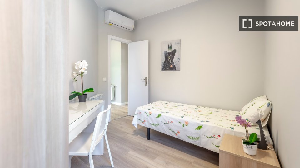 Double room Madrid, 14 beds — photo 11