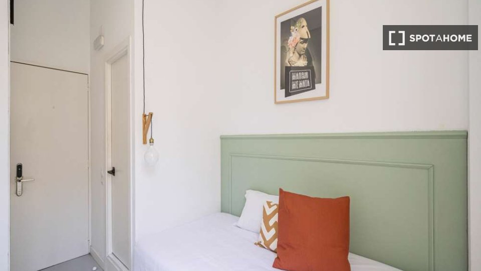 Double room Madrid, 68 beds, 2620m² — photo 12