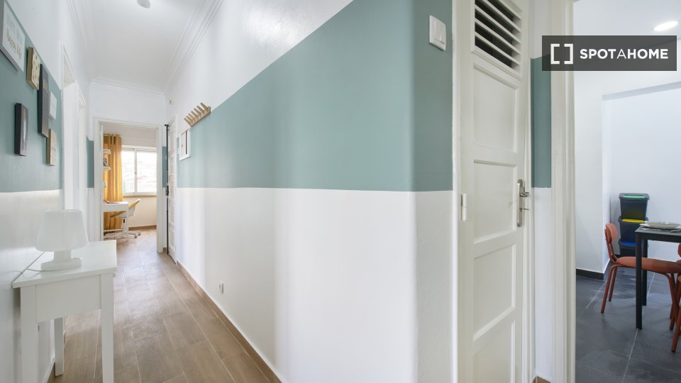Double room Lisbon, 4 beds — photo 11