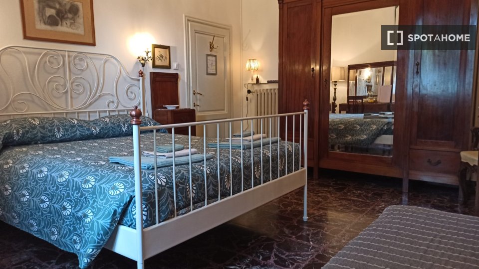 Double room Florence, 3 beds, 160m² — photo 10