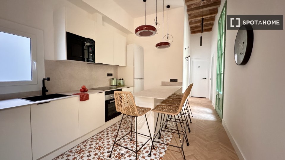 Double room Barcelona, 5 beds — photo 17