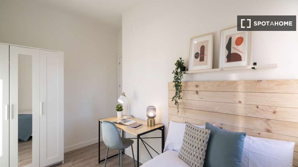 Double room Madrid, 17 beds, 560m² — photo 1