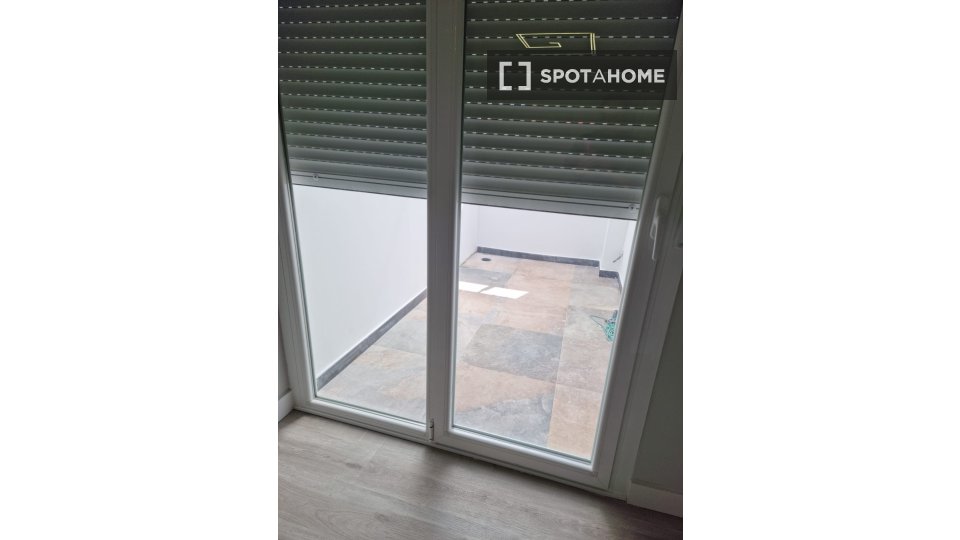 Double room Madrid, 4 beds, 100m² — photo 9