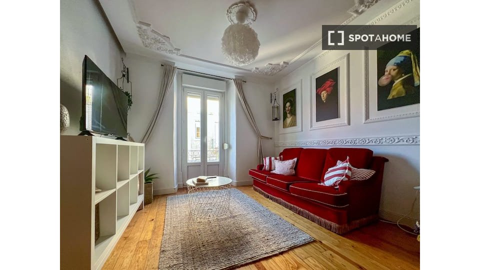 Apartment Lisbon, 2 beds, 75m² — photo 15