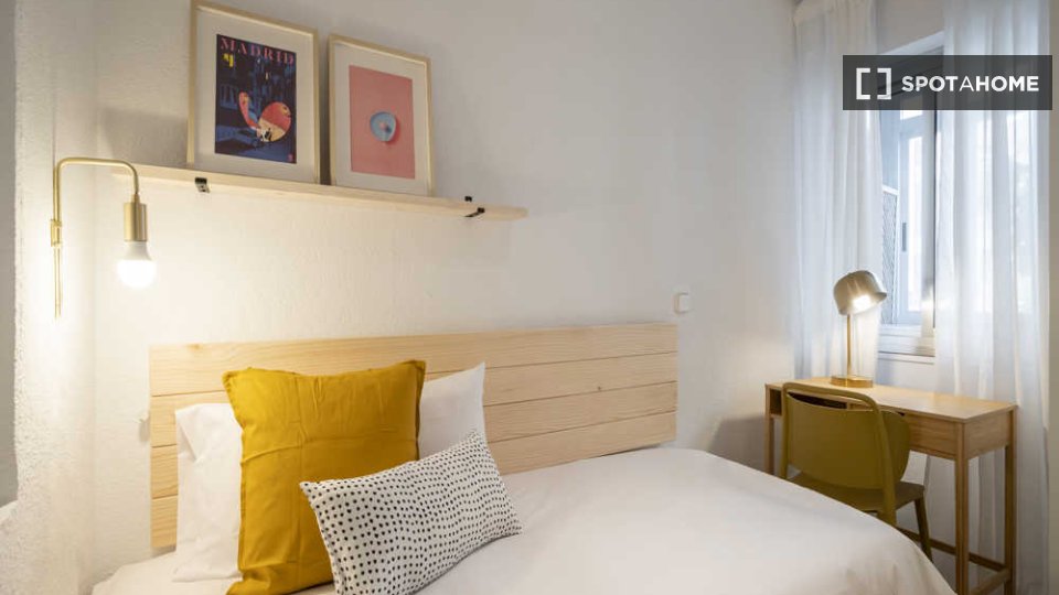 Double room Madrid, 16 beds — photo 49