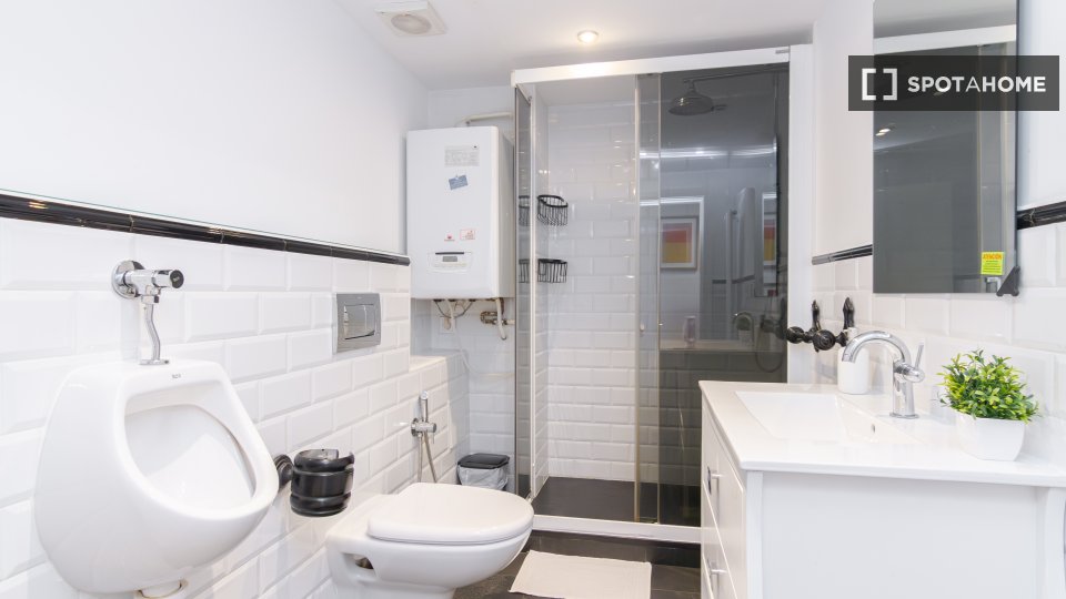 Double room Madrid, 6 beds — photo 90