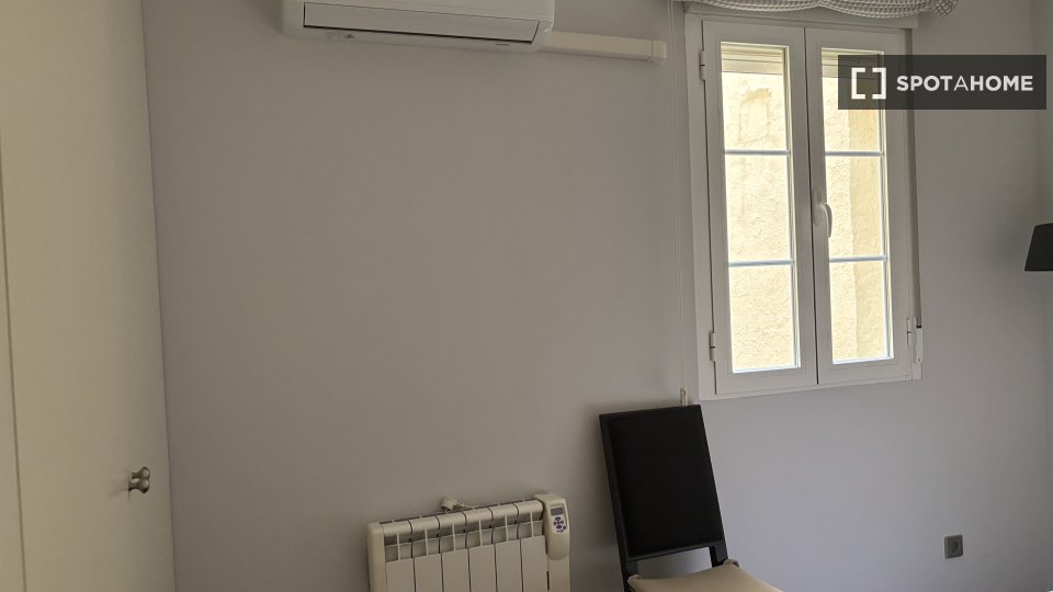 Double room Madrid, 3 beds, 160m² — photo 20