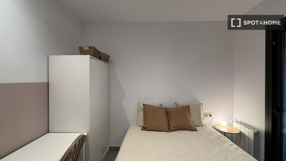Double room Barcelona, 4 beds, 90m² — photo 12