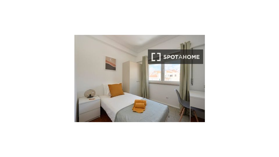 Double room Lisbon, 6 beds — photo 1